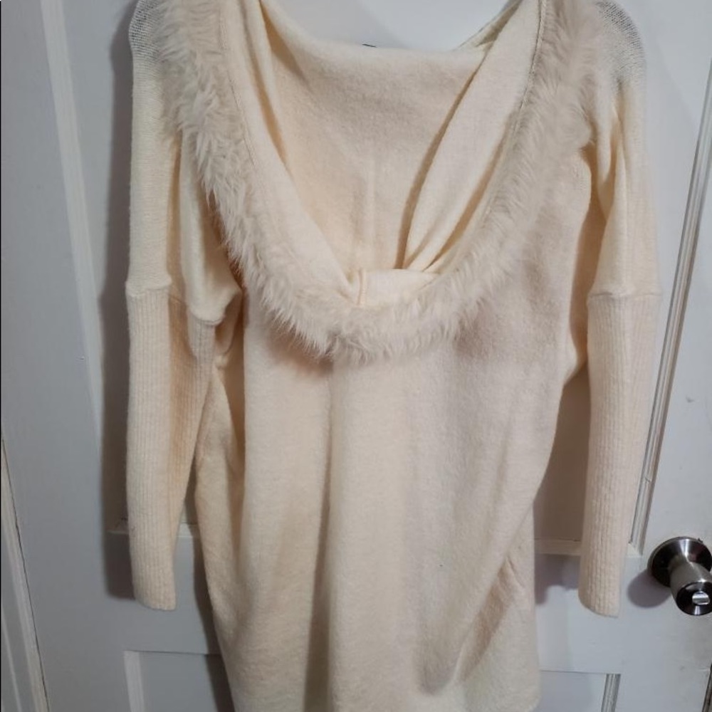 Sweater - Picture 4 of 4